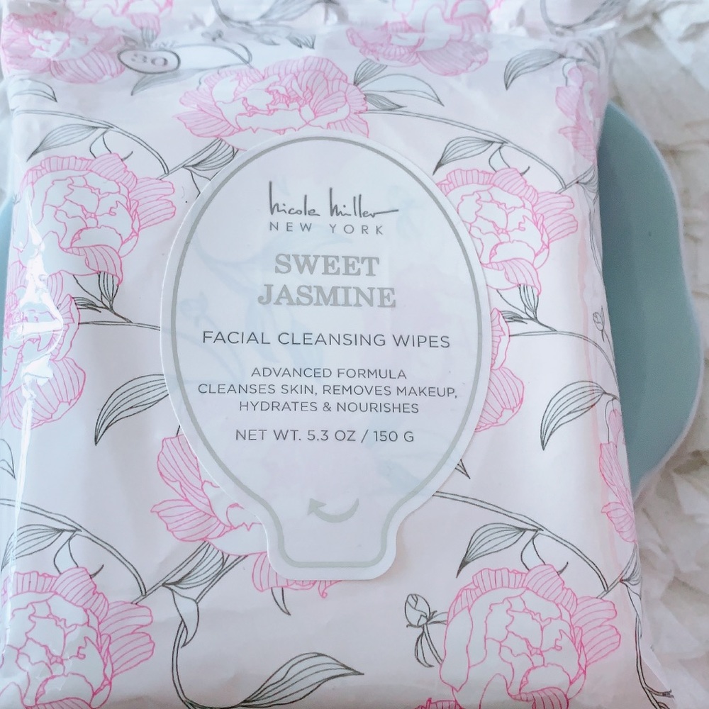 Designer Beauty wipes by Nicole Miller